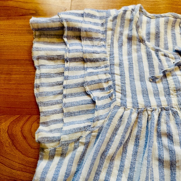 GAP Women’s Blue & White Ruffle Short Sleeve Striped Smock Top – Size Medium - Picture 4 of 6